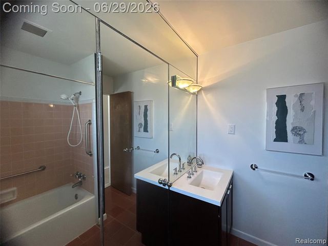 30124 Garry Avenue, Madison Heights, MI 48071