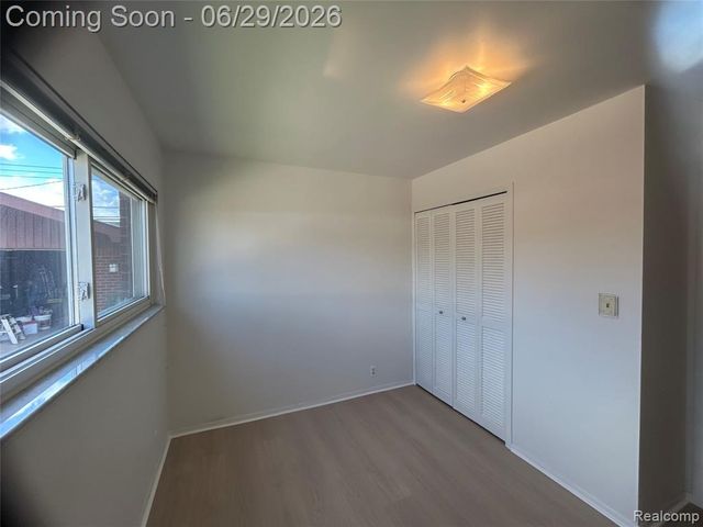 30124 Garry Avenue, Madison Heights, MI 48071