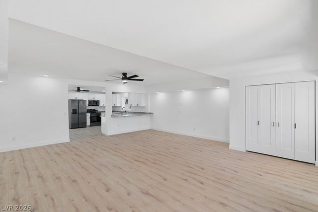 1494 East Camero Avenue, Las Vegas, NV 89123