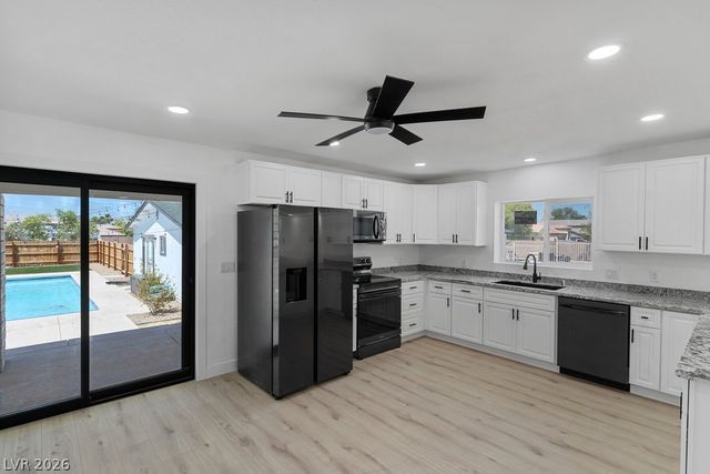 1494 East Camero Avenue, Las Vegas, NV 89123
