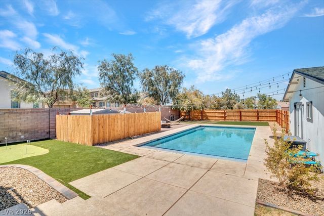 1494 East Camero Avenue, Las Vegas, NV 89123