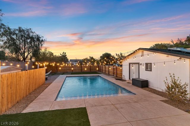 1494 East Camero Avenue, Las Vegas, NV 89123