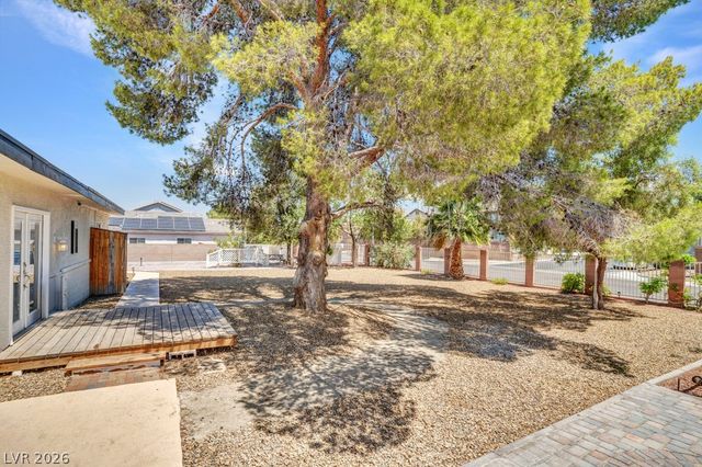 1494 East Camero Avenue, Las Vegas, NV 89123