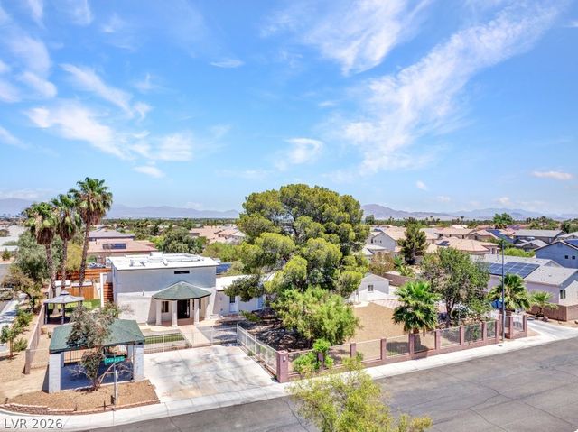 1494 East Camero Avenue, Las Vegas, NV 89123