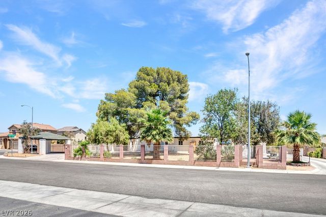 1494 East Camero Avenue, Las Vegas, NV 89123