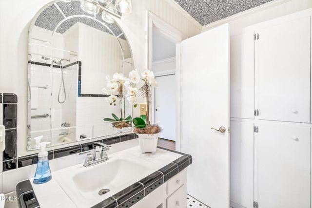 1021 Tarleton Avenue, Burlington, NC 27215