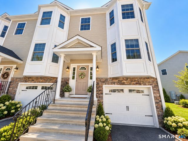 16 Ardi Court 16, Newtown, CT 06482