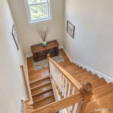 16 Ardi Court 16, Newtown, CT 06482