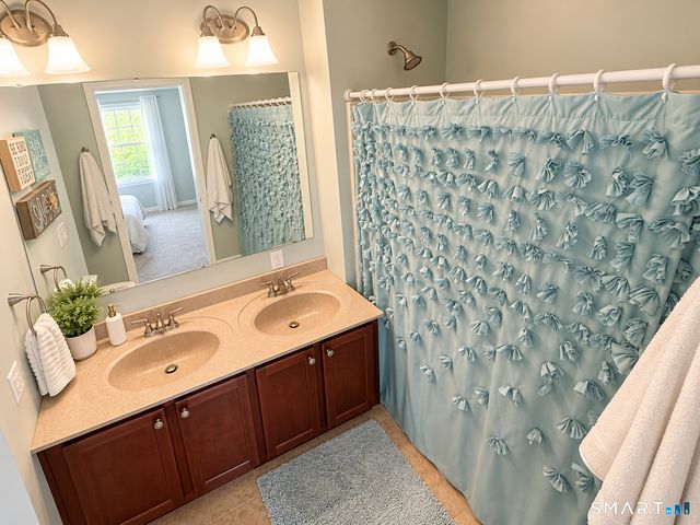 16 Ardi Court 16, Newtown, CT 06482