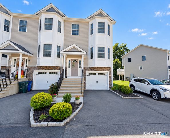 16 Ardi Court 16, Newtown, CT 06482