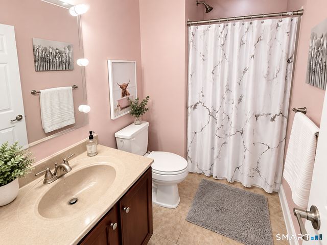 16 Ardi Court 16, Newtown, CT 06482