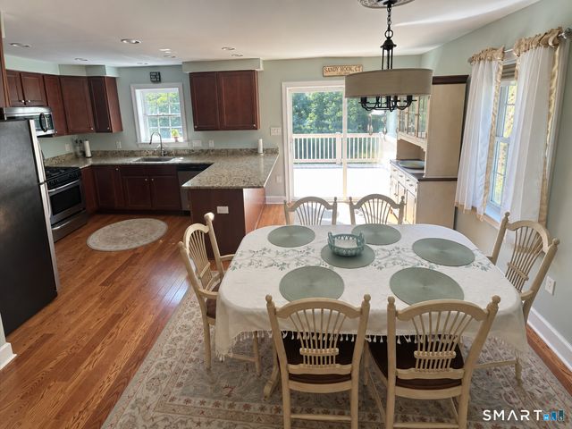 16 Ardi Court 16, Newtown, CT 06482