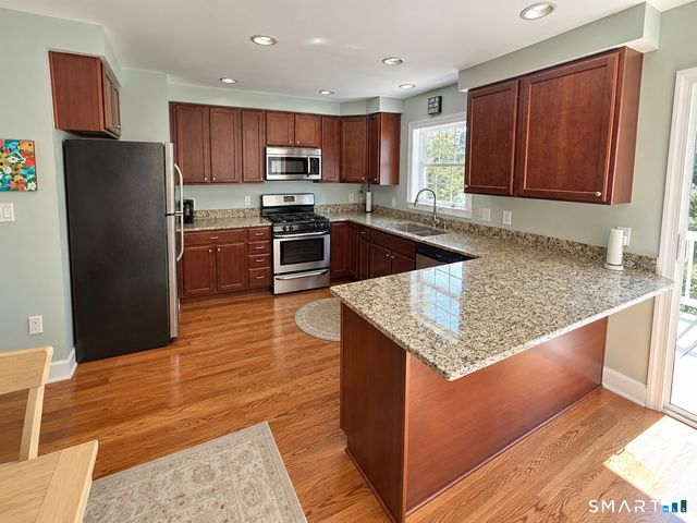 16 Ardi Court 16, Newtown, CT 06482
