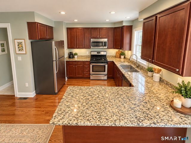 16 Ardi Court 16, Newtown, CT 06482