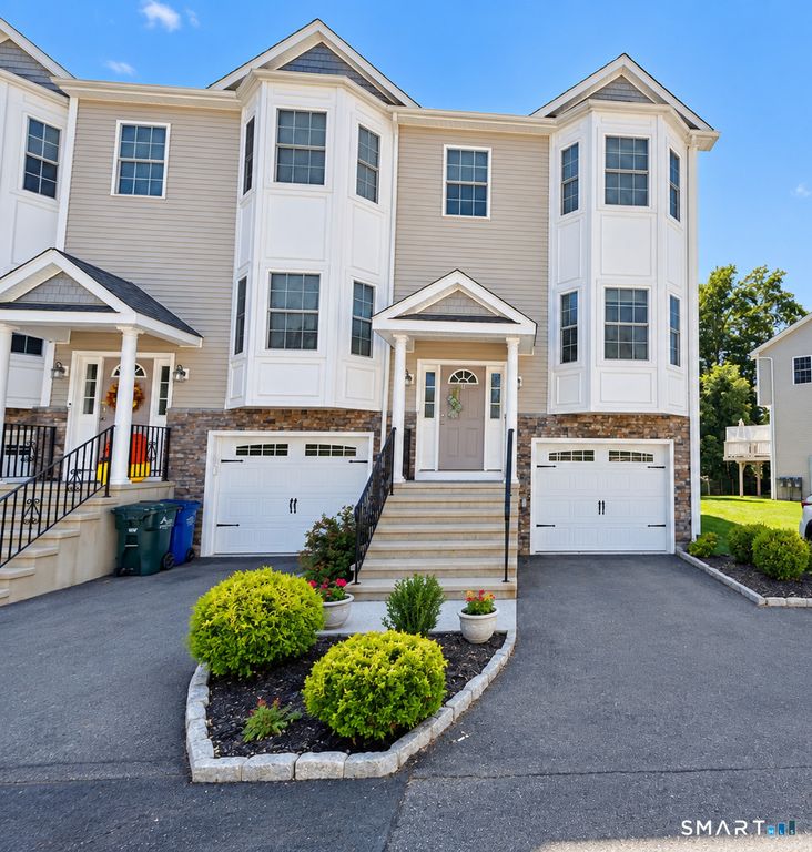 16 Ardi Court 16, Newtown, CT 06482