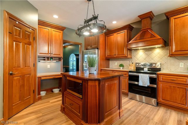 9955 Preston Avenue, Louisville, OH 44641