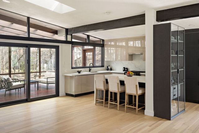 367 Newton St, Brookline, MA 02467