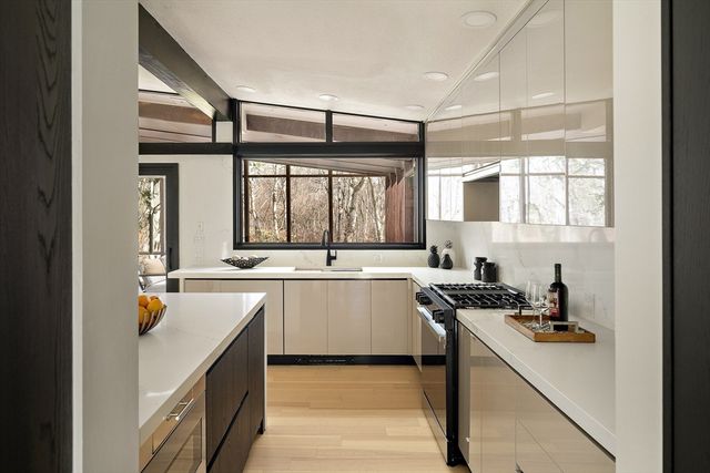 367 Newton St, Brookline, MA 02467