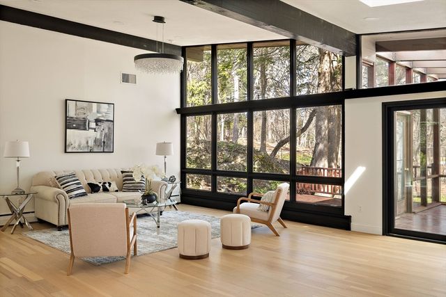 367 Newton St, Brookline, MA 02467