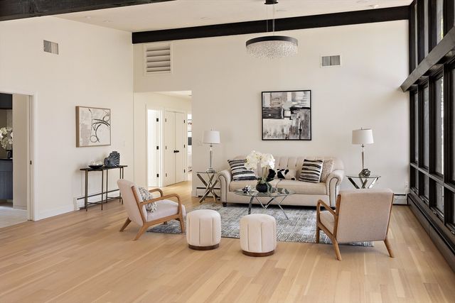 367 Newton St, Brookline, MA 02467