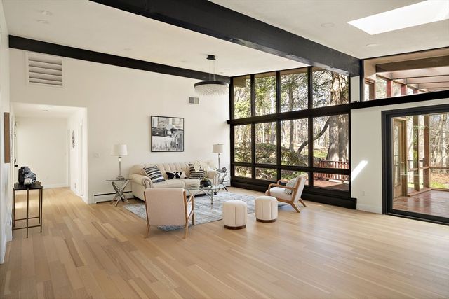 367 Newton St, Brookline, MA 02467