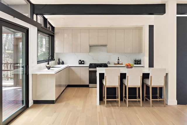 367 Newton St, Brookline, MA 02467