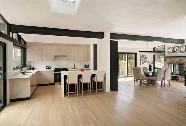 367 Newton St, Brookline, MA 02467