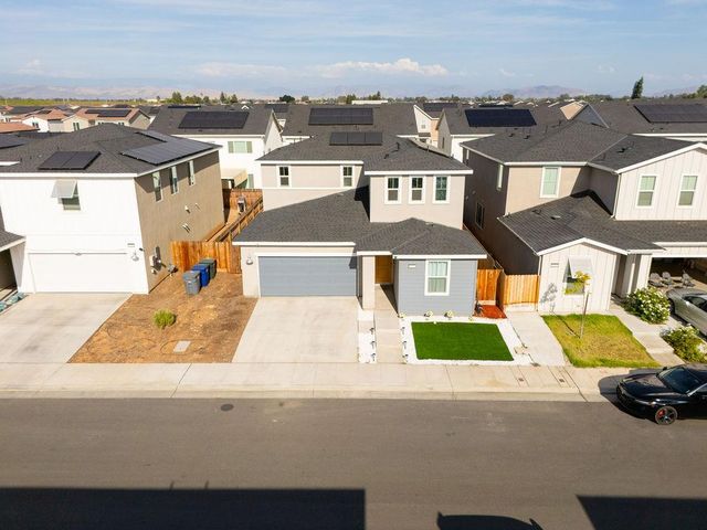 3279 Montana Avenue, Clovis, CA 93619