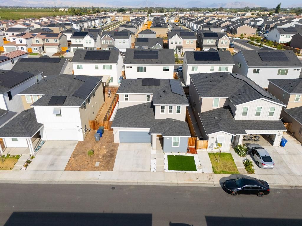 Image 3 of property listing at 3279 Montana Avenue, Clovis, CA 93619