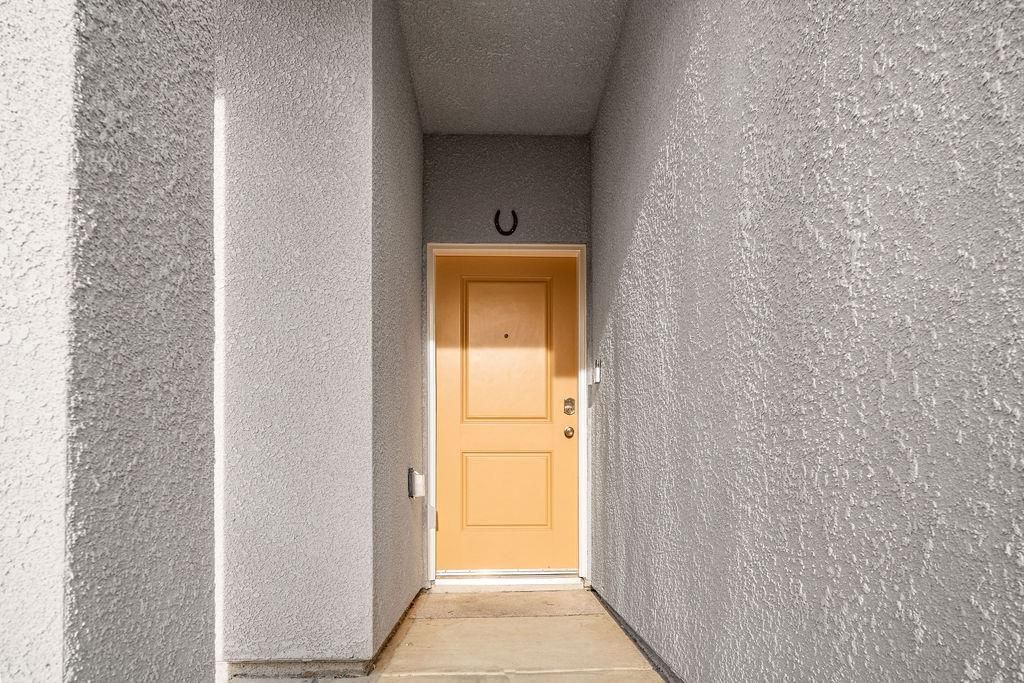 Image 4 of property listing at 3279 Montana Avenue, Clovis, CA 93619