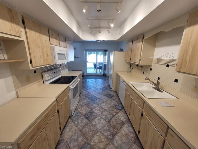 8631 Beacon ST, Fort Myers, FL 33907