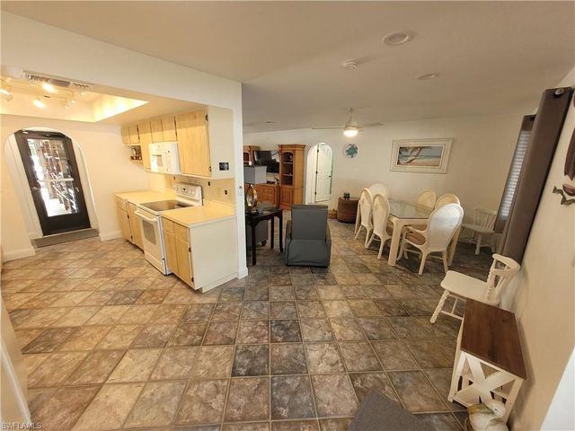 8631 Beacon ST, Fort Myers, FL 33907