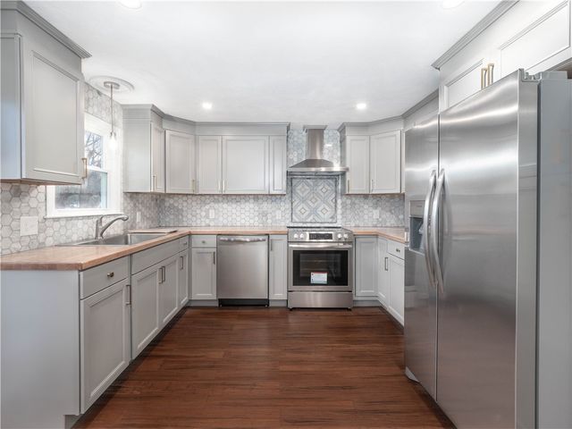 2 Sandalwood Court, Coventry, RI 02816