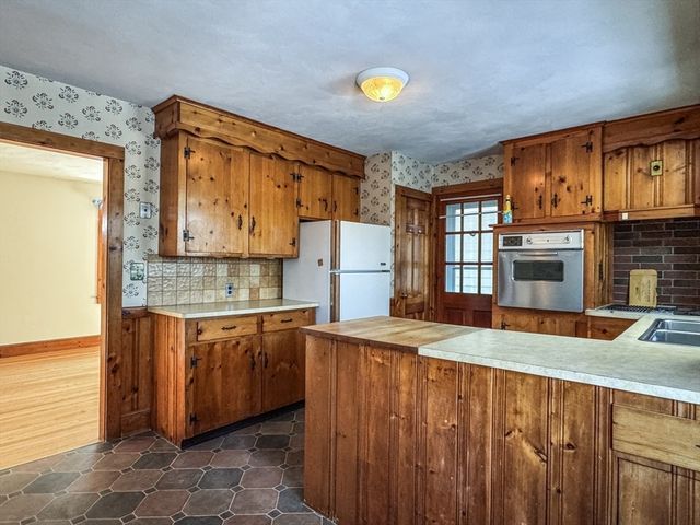 18 Stage Road, Deerfield, MA 01373