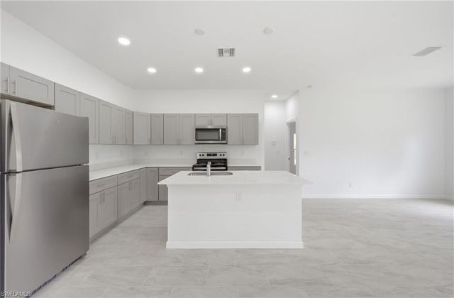 1018 Kent ST E, Lehigh Acres, FL 33971