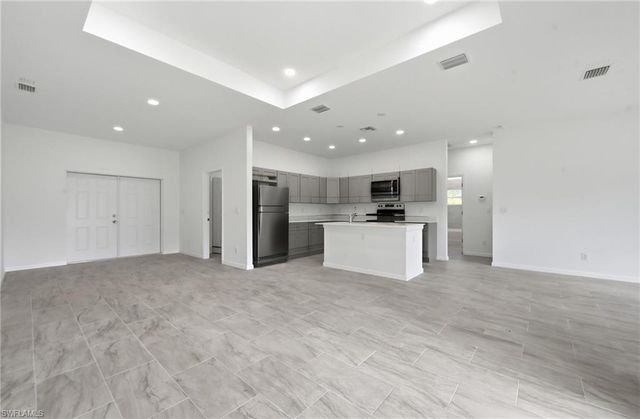 1018 Kent ST E, Lehigh Acres, FL 33971