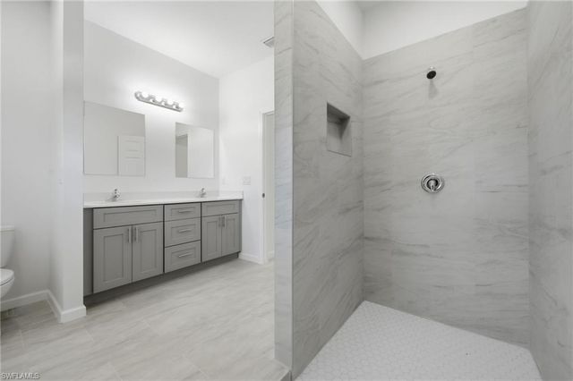 1018 Kent ST E, Lehigh Acres, FL 33971