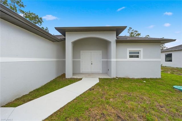 1018 Kent ST E, Lehigh Acres, FL 33971