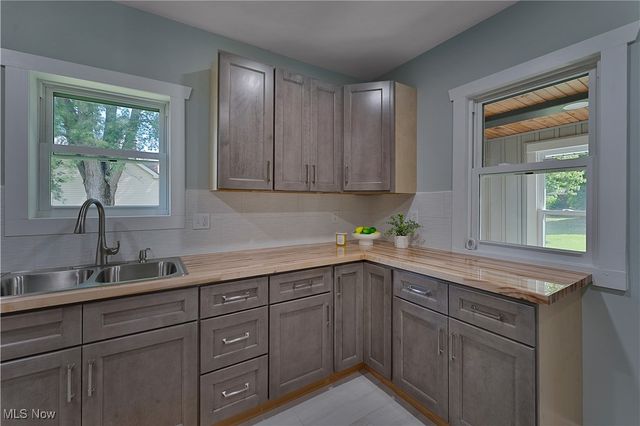 533 12th Street, Campbell, OH 44405