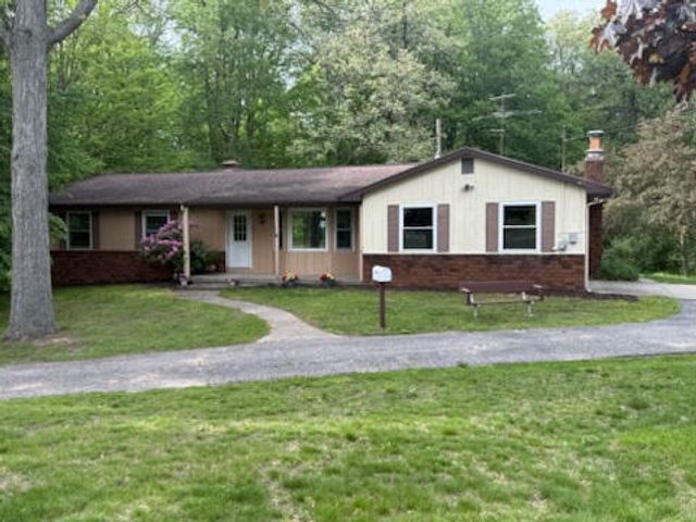 5841 13 Mile Road NE A, Rockford, MI 49341