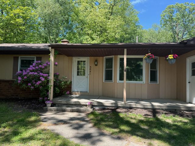 5841 13 Mile Road NE A, Rockford, MI 49341