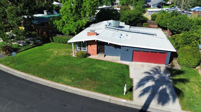 4824 Hazelwood Ave, Carmichael, CA 95608