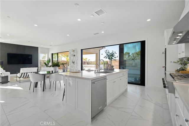 37 Caspian, Lake Forest, CA 92630