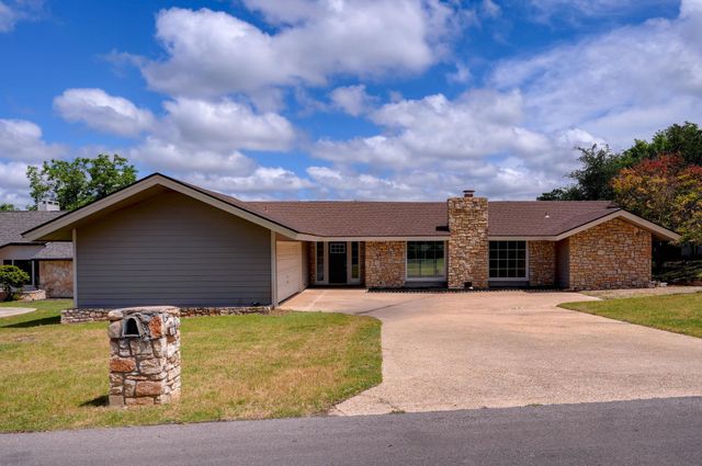 18 Country LN, Wimberley, TX 78676