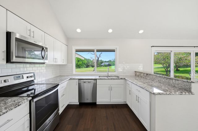 18 Country LN, Wimberley, TX 78676