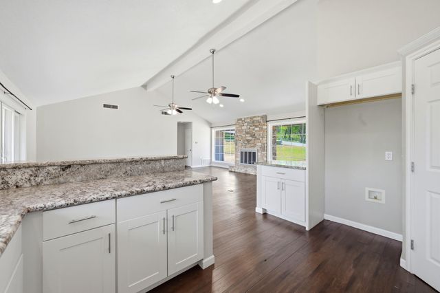 18 Country LN, Wimberley, TX 78676