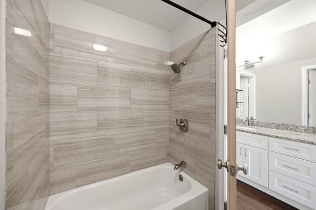 18 Country LN, Wimberley, TX 78676
