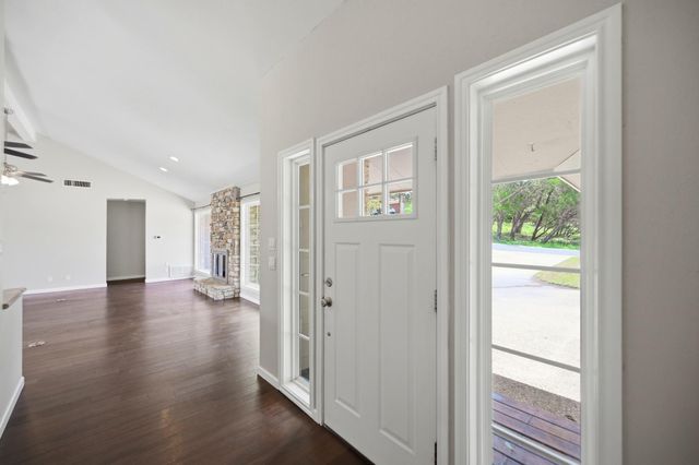 18 Country LN, Wimberley, TX 78676