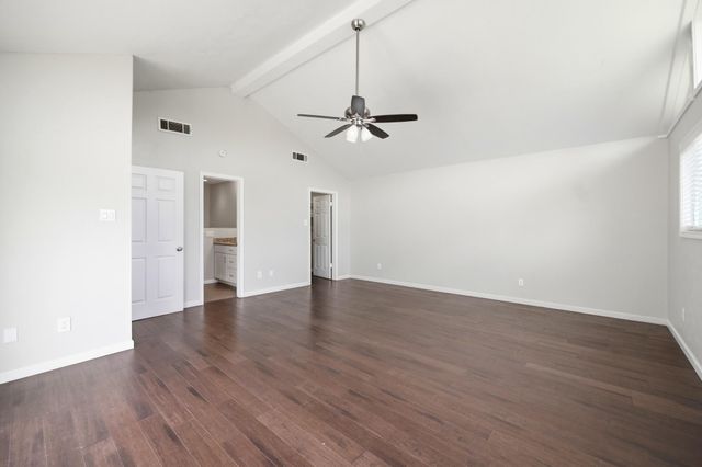 18 Country LN, Wimberley, TX 78676