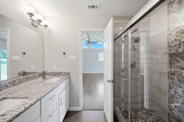 18 Country LN, Wimberley, TX 78676